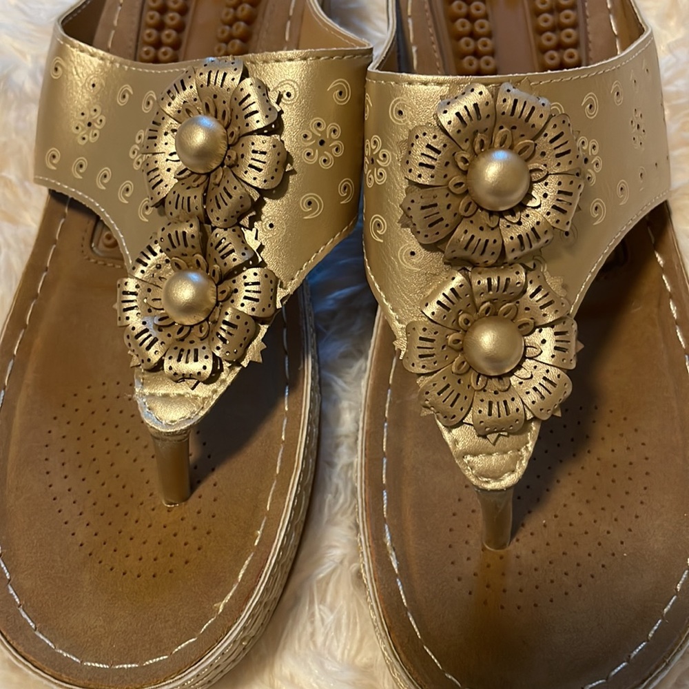 Gold Flower Sandals - Picture 4 of 5